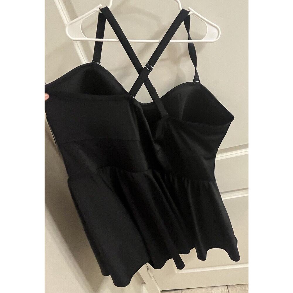 NWT Torrid Women’s Black Wireless Rouched top Swim skater dress Size 6 - Picture 3 of 8